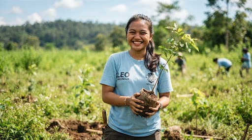 Leo volunteer holds a young plant